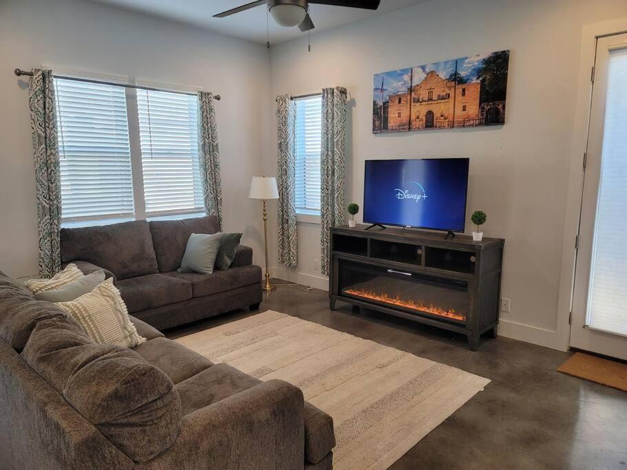 The Alamo Riverwalk Pearl Modern 4 Bedroom