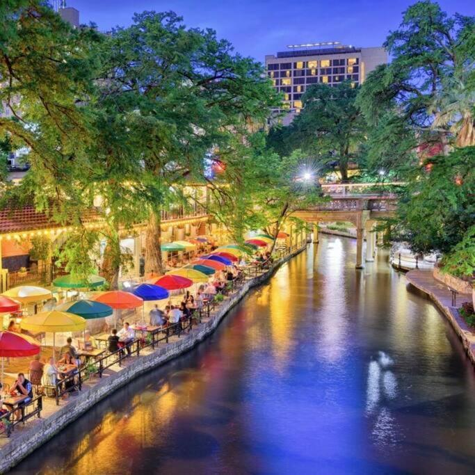 Сasa de vacaciones The Alamo Riverwalk Pearl Modern 4 Bedroom *